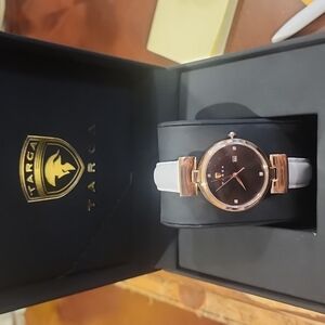 NWT LADIES LUXURY LEATHER WATCH